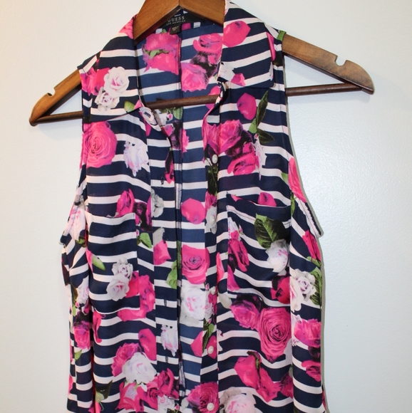 Guess LA Women's Sleeveless Blouse -Sold :) - Picture 6 of 7